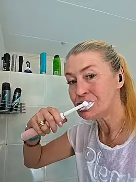 justmilaa – webcam model profile photo Image 14