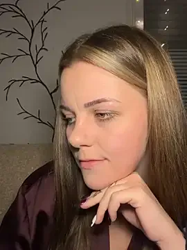 zui_lu – webcam model profile photo Image 4