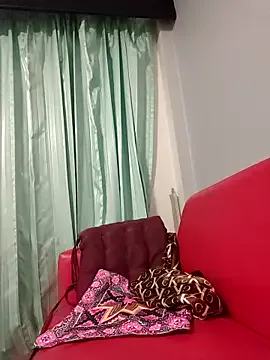 IORio2 – webcam model profile photo Image 2