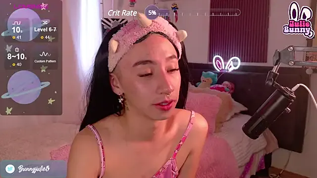 Musae – webcam model profile photo Image 5