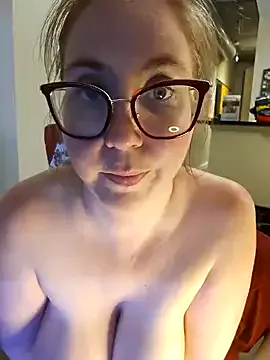  – webcam model profile photo Image 12