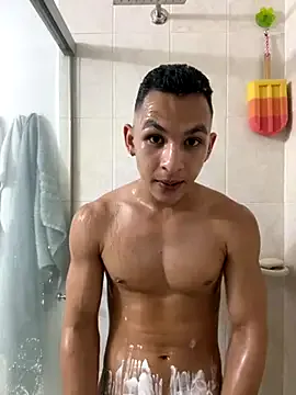 YU-KI00 – webcam model profile photo Image 7