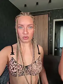 roouse – webcam model profile photo Image 10