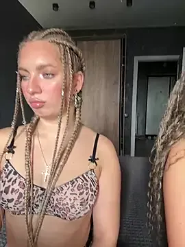 roouse – webcam model profile photo Image 11