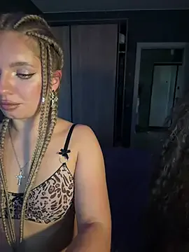 roouse – webcam model profile photo Image 12