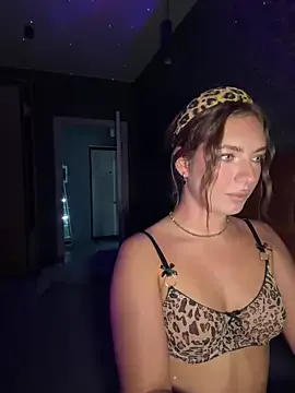 roouse – webcam model profile photo Image 19