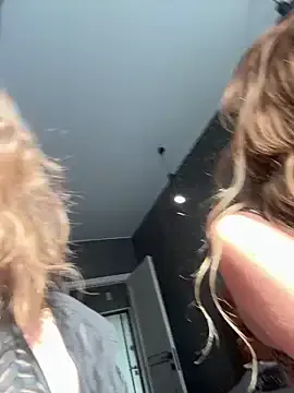 roouse – webcam model profile photo Image 2