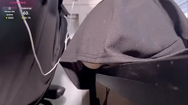 Megu_Melon – webcam model profile photo Image 7