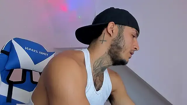 roouse – webcam model profile photo Image 2