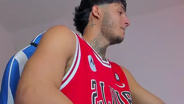 roouse – webcam model profile photo Image 3