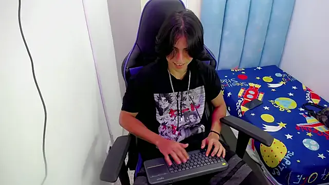  – webcam model profile photo Image 5