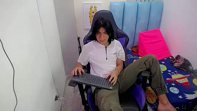  – webcam model profile photo Image 8