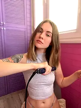 roouse – webcam model profile photo Image 10