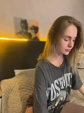 roouse – webcam model profile photo Image 11