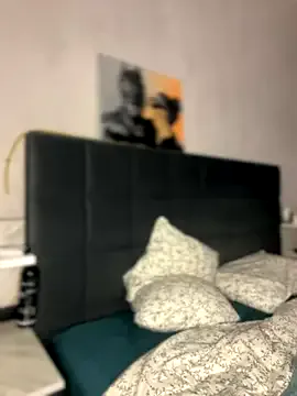 roouse – webcam model profile photo Image 3