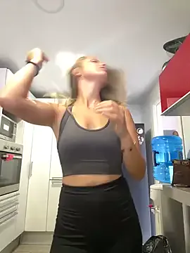 roouse – webcam model profile photo Image 6