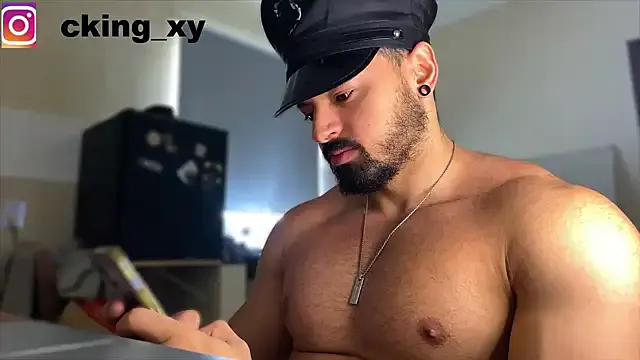 roouse – webcam model profile photo Image 11