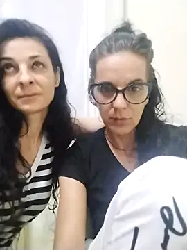 roouse – webcam model profile photo Image 12