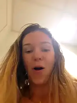  – webcam model profile photo Image 18