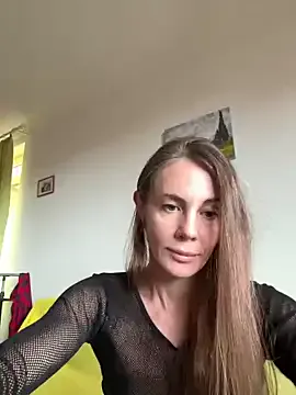 _MiaQueen_ – webcam model profile photo Image 2