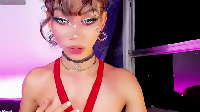 LT-333 – webcam model profile photo Image 9