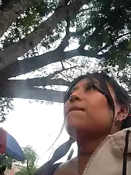 roouse – webcam model profile photo Image 4