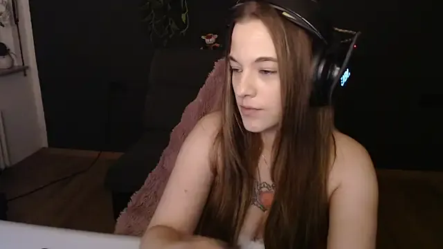 seraphine23 – webcam model profile photo Image 3