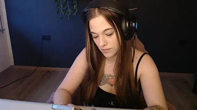 seraphine23 – webcam model profile photo Image 5