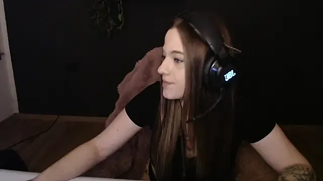 seraphine23 – webcam model profile photo Image 6