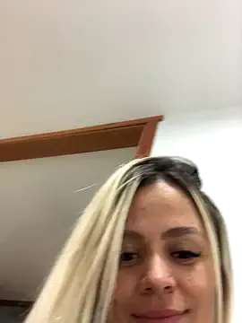 MissNaughtyClass – webcam model profile photo Image 8