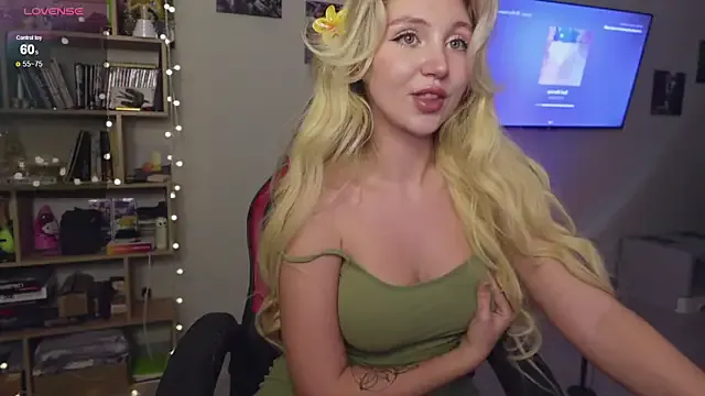 roouse – webcam model profile photo Image 11