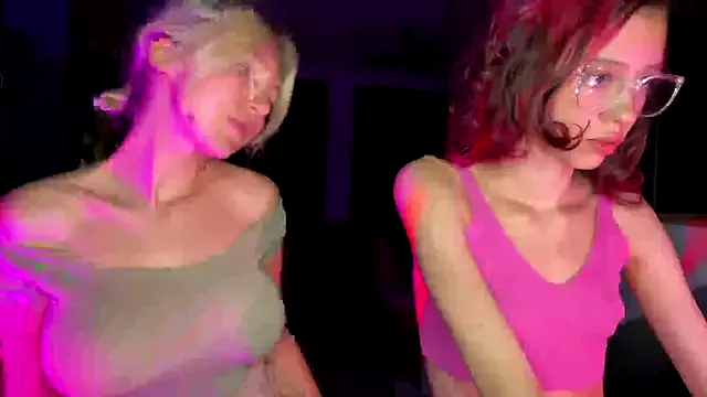 roouse – webcam model profile photo Image 6