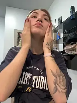 Megu_Melon – webcam model profile photo Image 4