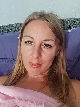  – webcam model profile photo Image 9