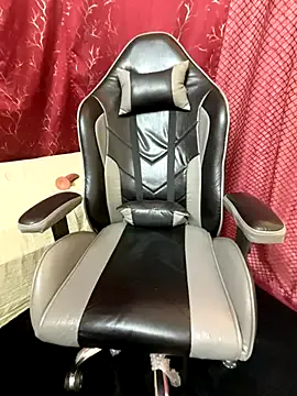 roouse – webcam model profile photo Image 19