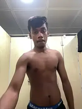 PumaShyXD – webcam model profile photo Image 2