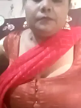 oypo – webcam model profile photo Image 3