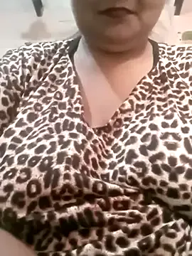 oypo – webcam model profile photo Image 6