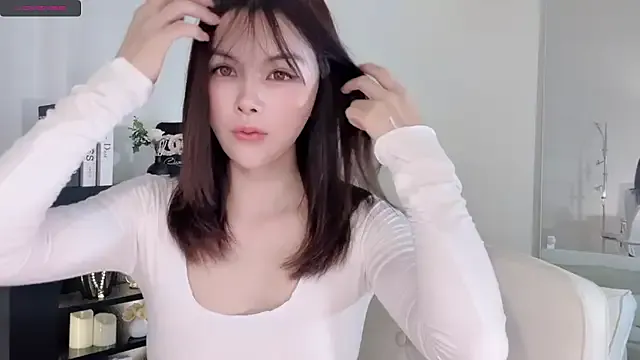 HedyVanwey – webcam model profile photo Image 16