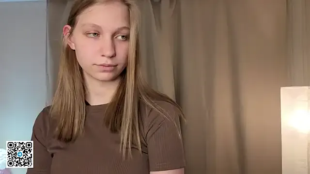 roouse – webcam model profile photo Image 6
