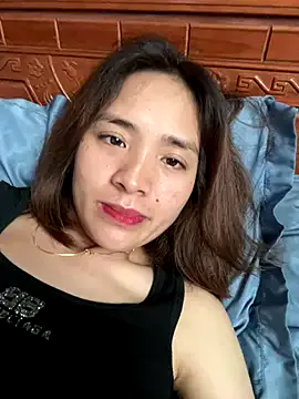 roouse – webcam model profile photo Image 10