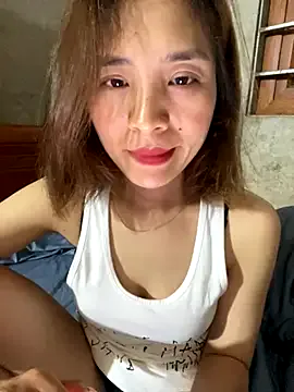 roouse – webcam model profile photo Image 2