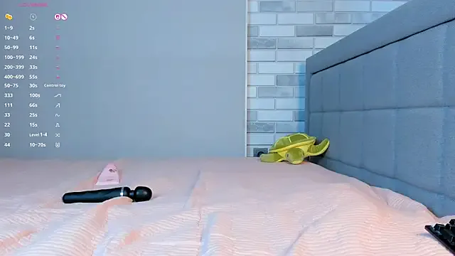 roouse – webcam model profile photo Image 7