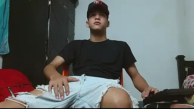 roouse – webcam model profile photo Image 19