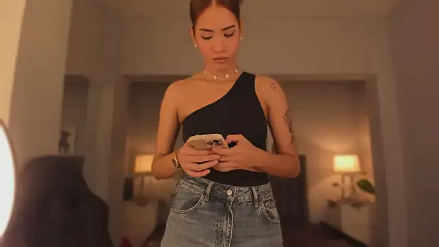 roouse – webcam model profile photo Image 13