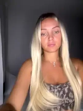 Mia--meow – webcam model profile photo Image 9