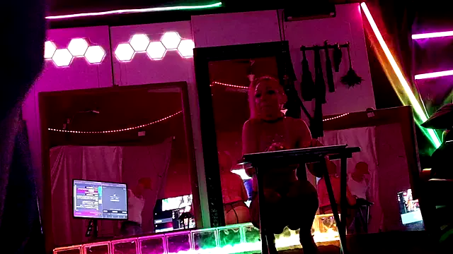 Mia--meow – webcam model profile photo Image 2