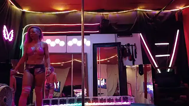 Mia--meow – webcam model profile photo Image 7