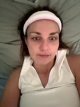  – webcam model profile photo Image 16