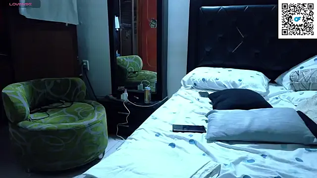 seraphine23 – webcam model profile photo Image 3